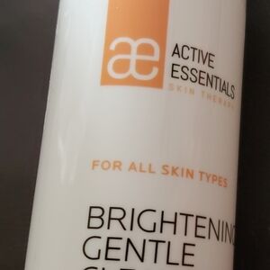 Brightening Gentle Cleanser - White